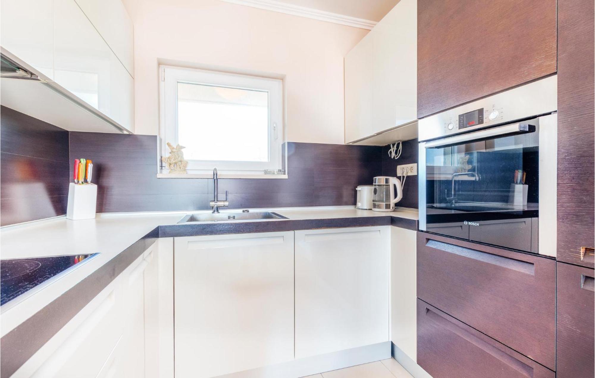 Beautiful In With Kitchen * Split