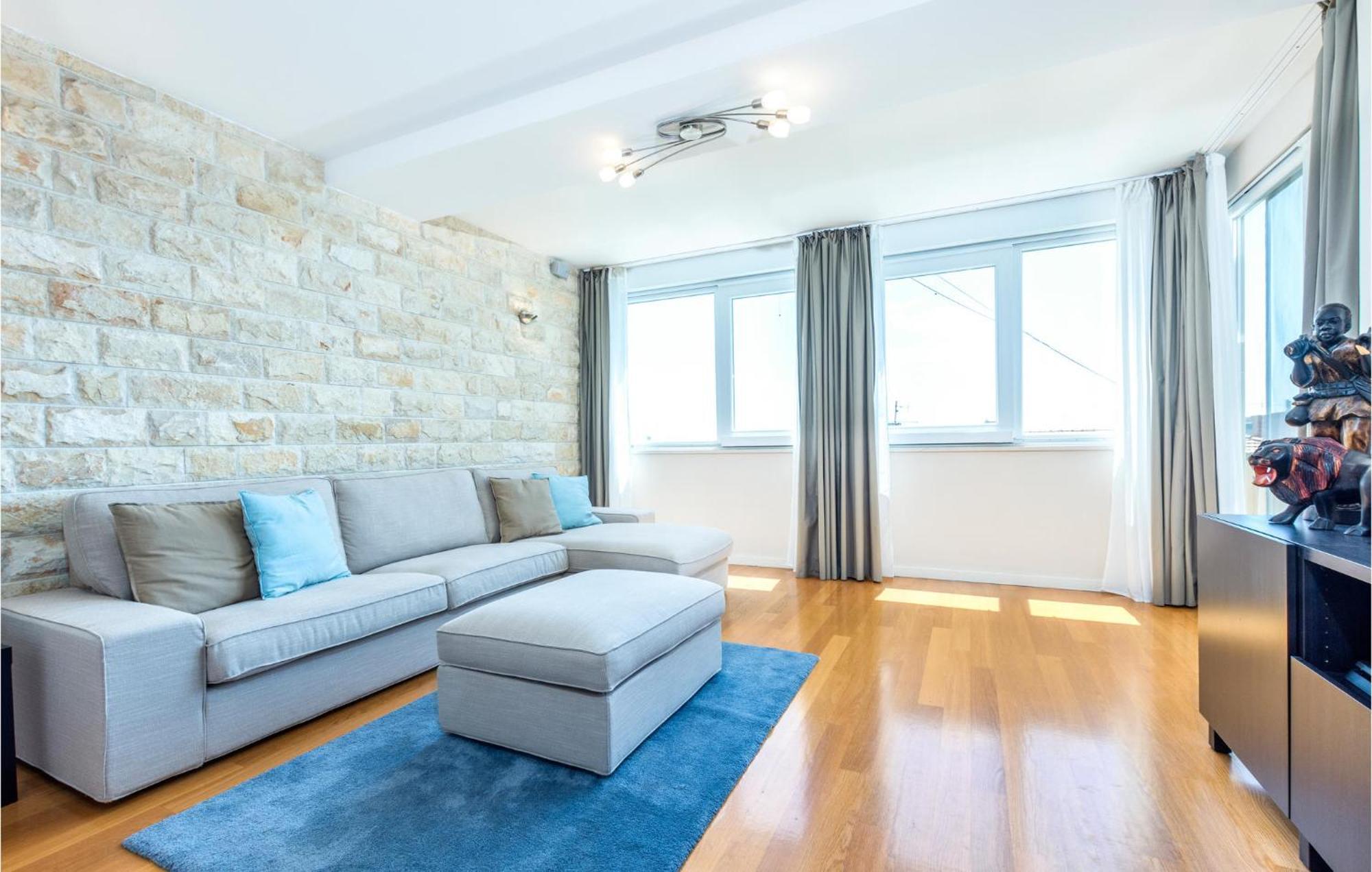 Beautiful In With Kitchen Apartment Split